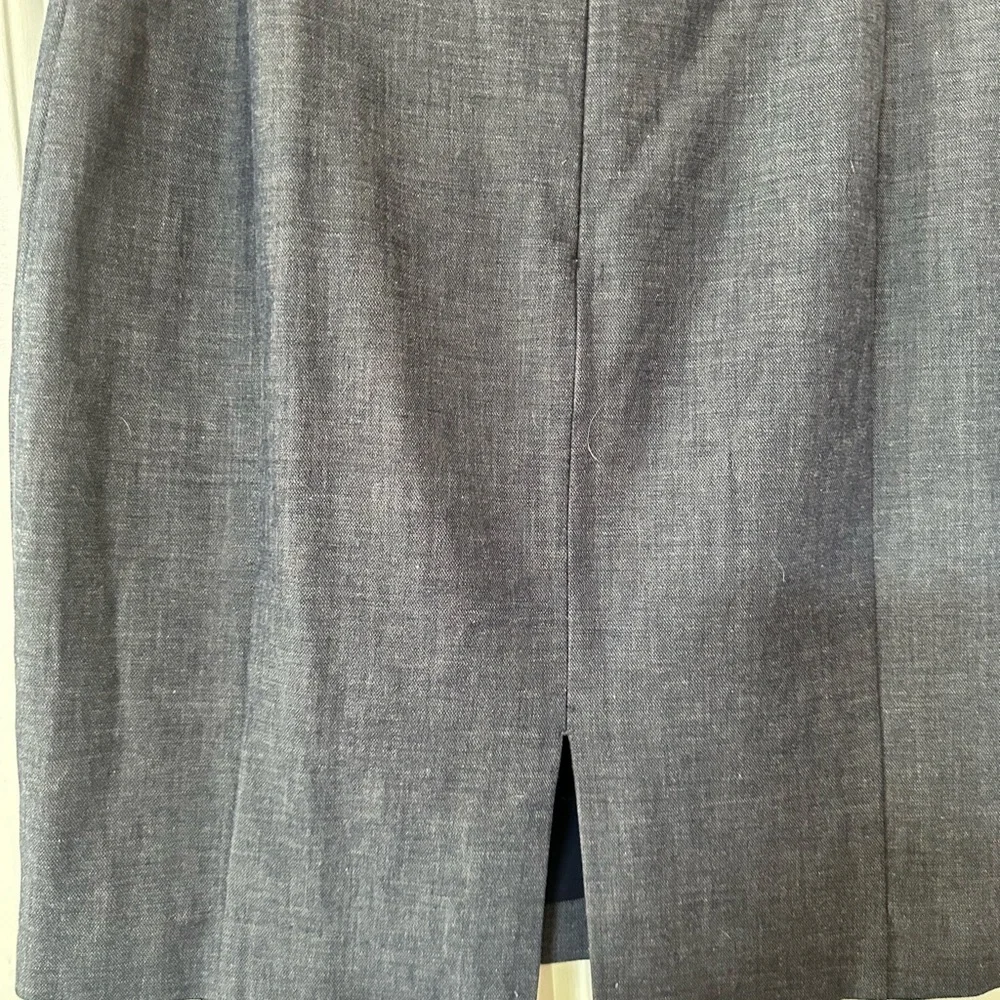 Like new Express‎ Blue Linen Pencil Skirt. Size 10.